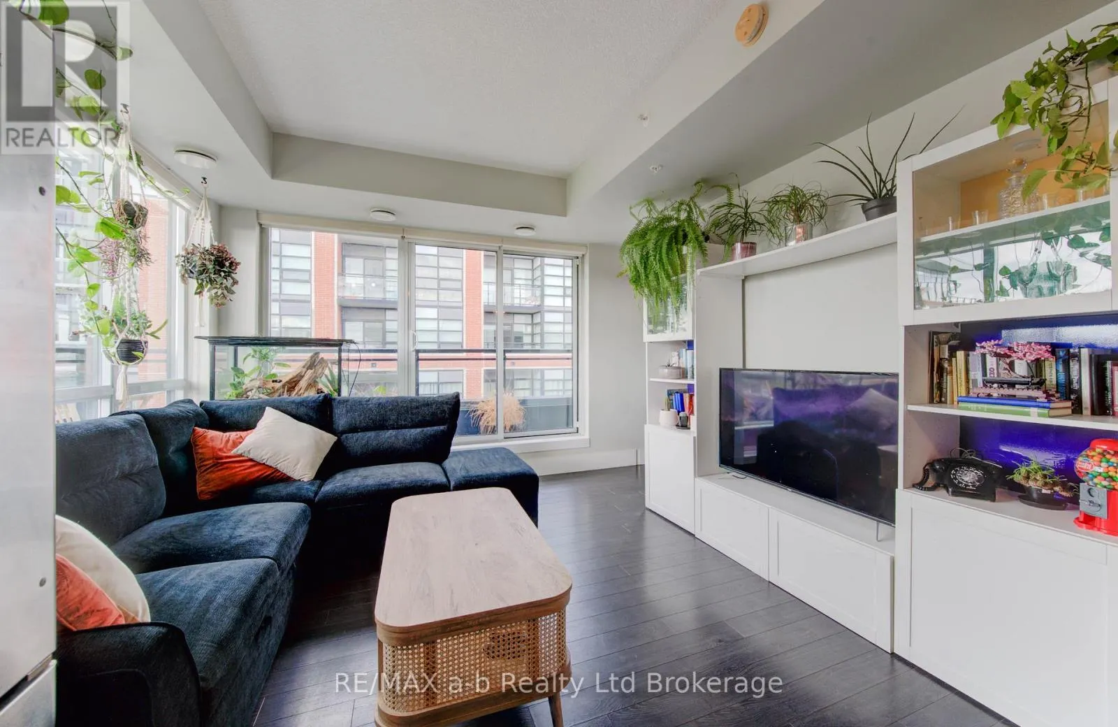 415 - 155 ST LEGER STREET, #415