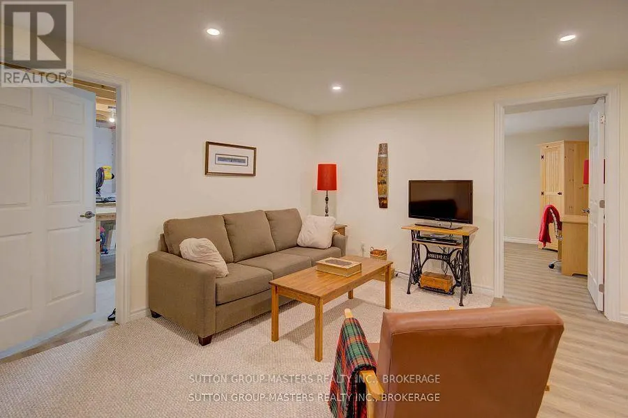 125 COUNTRY CLUB DRIVE