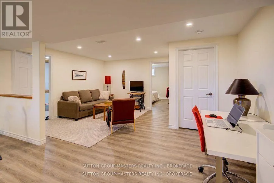 125 COUNTRY CLUB DRIVE