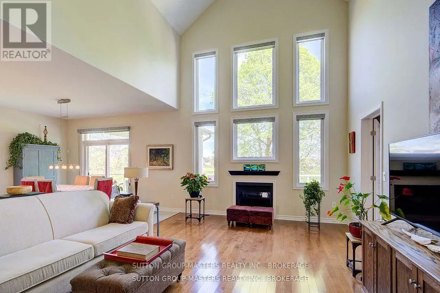 125 COUNTRY CLUB DRIVE