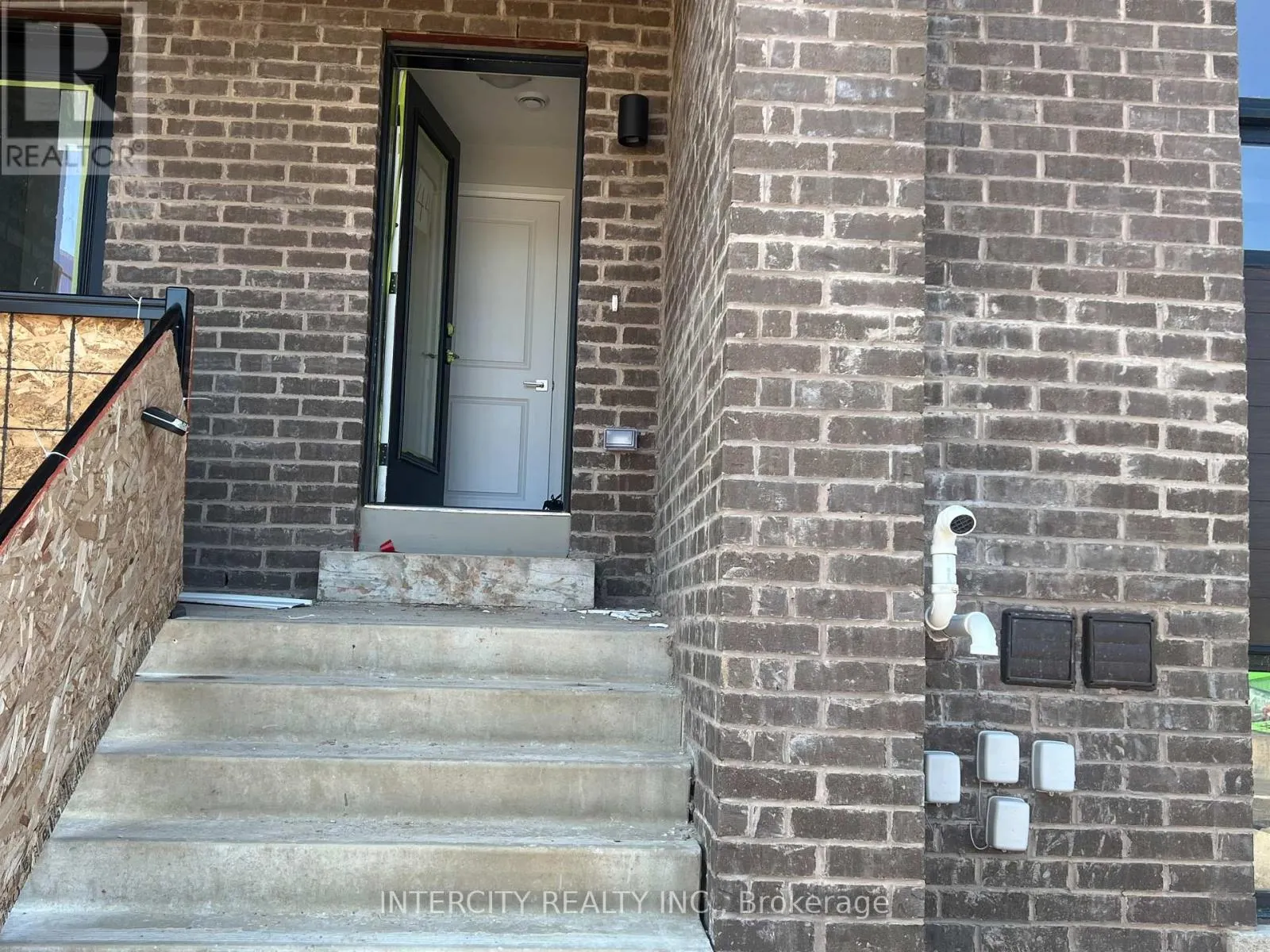 44 - 6705 CROPP STREET