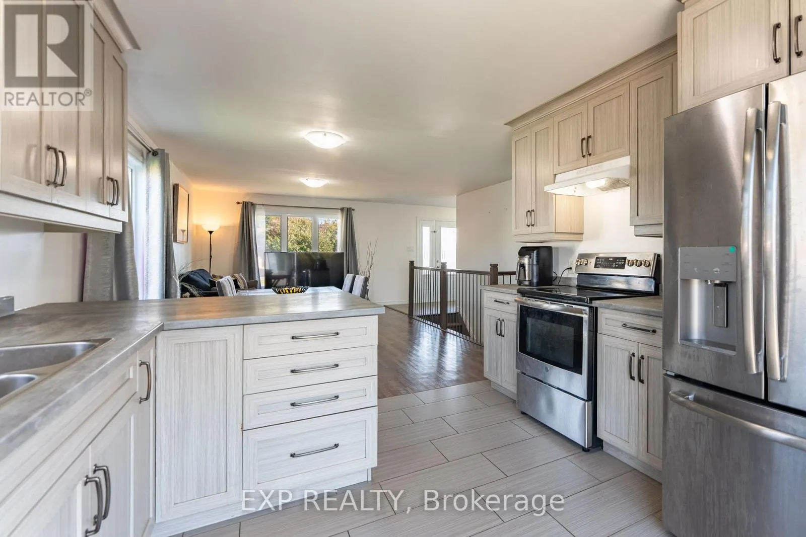 11 PLACE MADELEINE PLACE