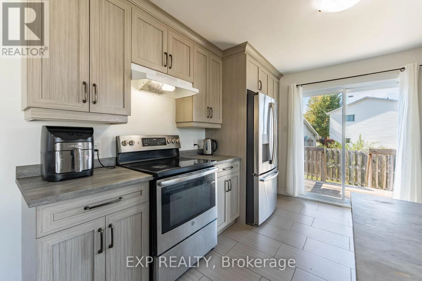 11 PLACE MADELEINE PLACE