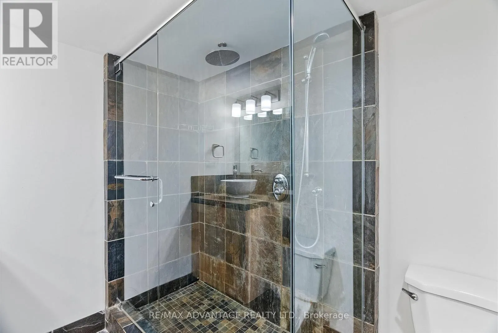 704 - 7 PICTON STREET, #704