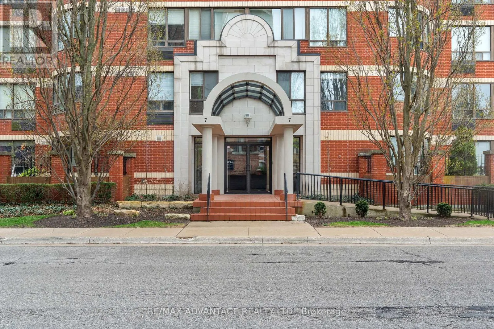 704 - 7 PICTON STREET, #704