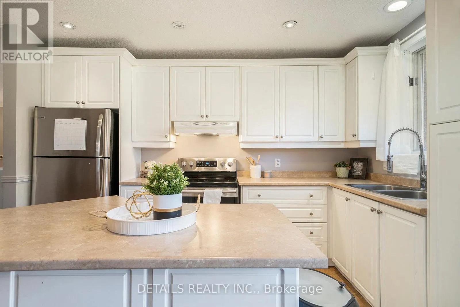 2298 JAMES CRAIG STREET