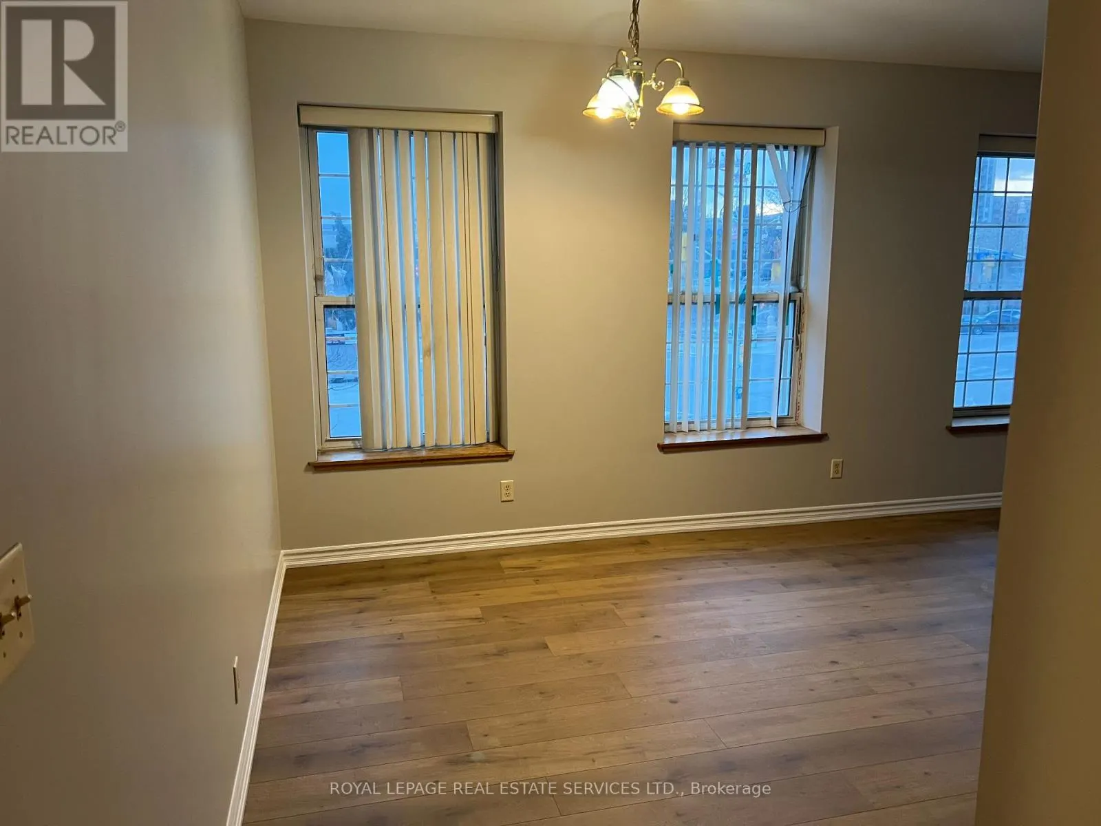 303 - 51 WYNDHAM STREET N