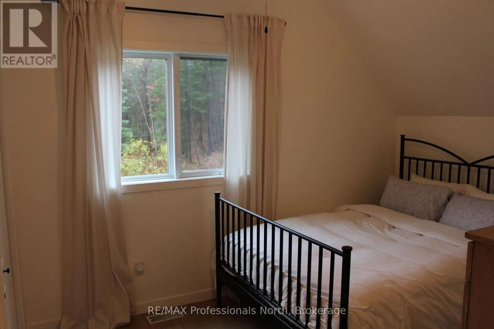 1121 OLD DONALD ROAD N