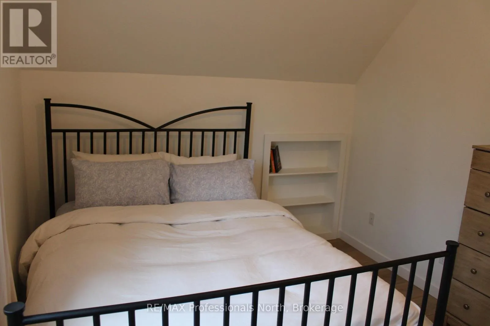 1121 OLD DONALD ROAD N