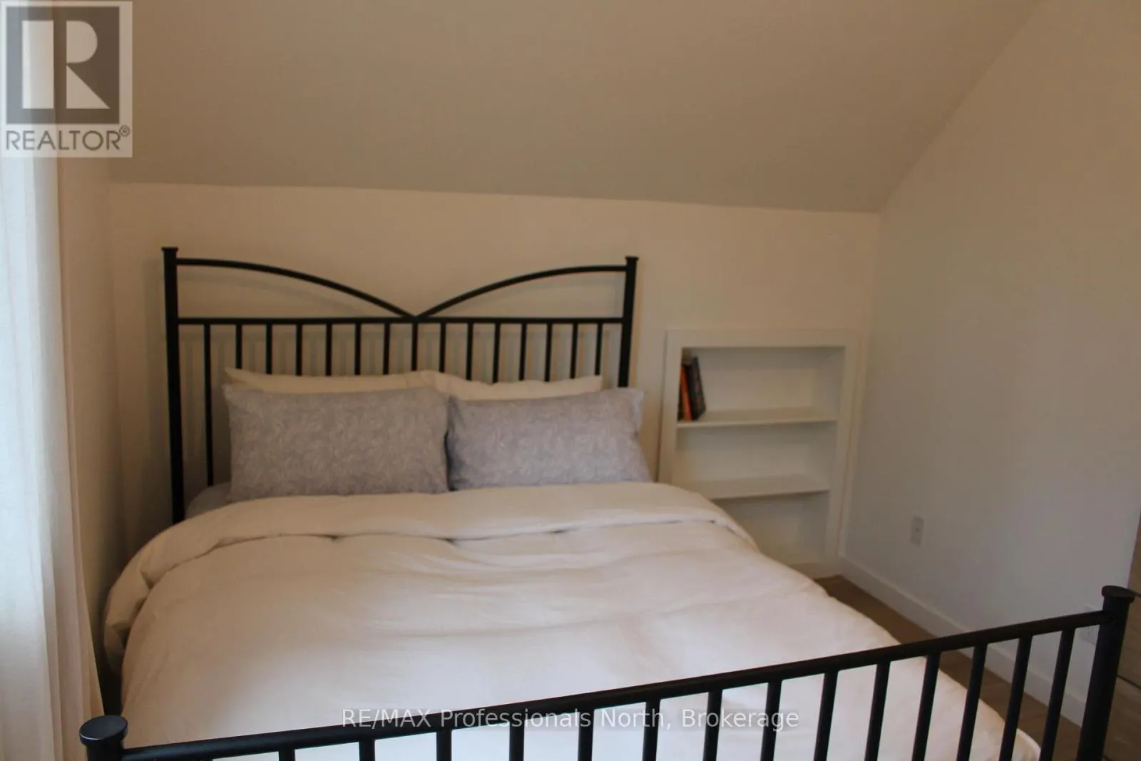 1121 OLD DONALD ROAD N