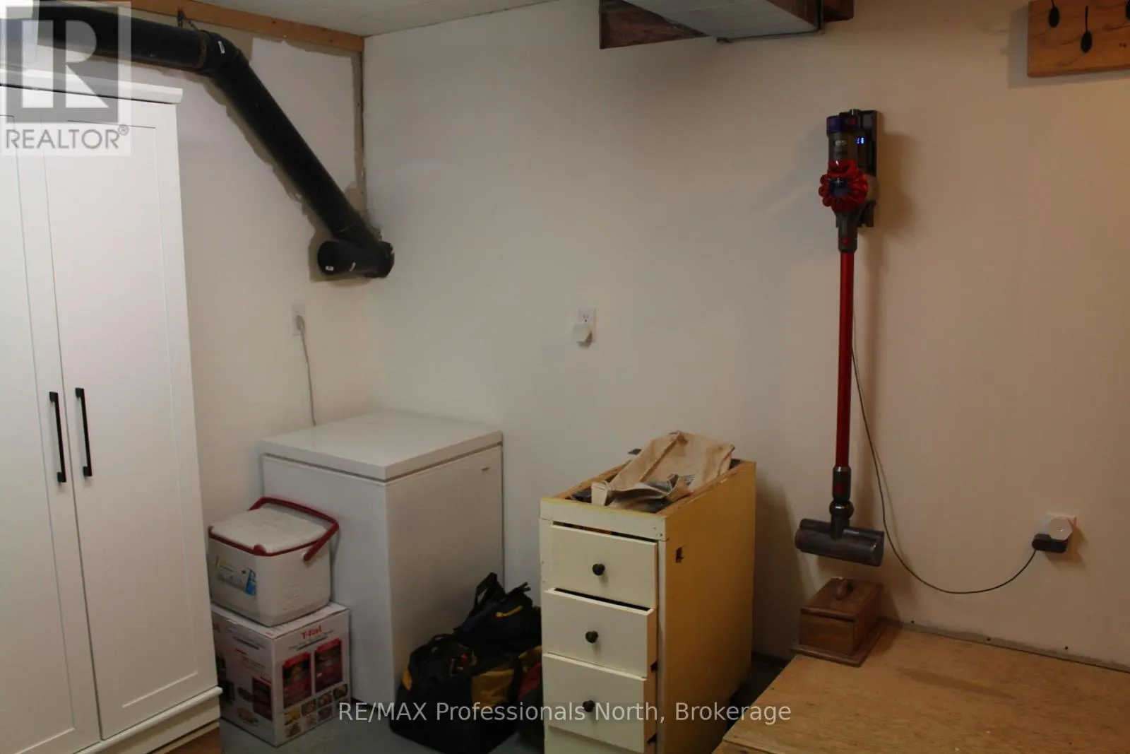 1121 OLD DONALD ROAD N