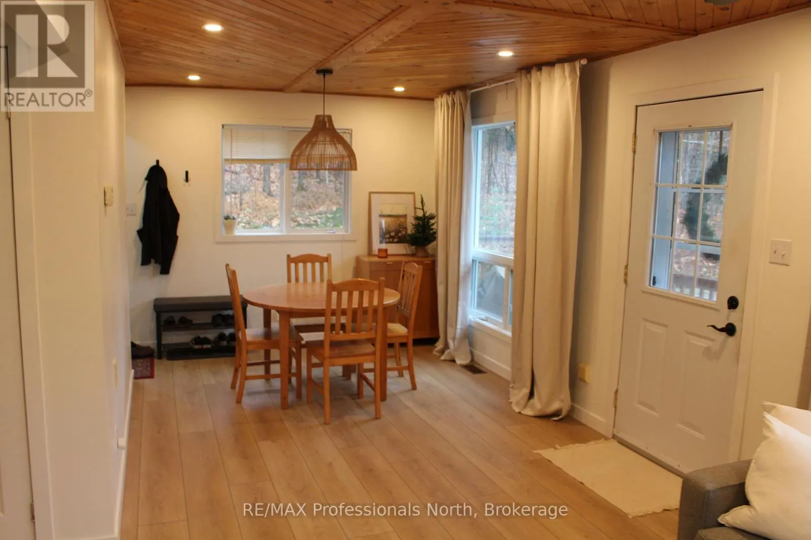 1121 OLD DONALD ROAD N