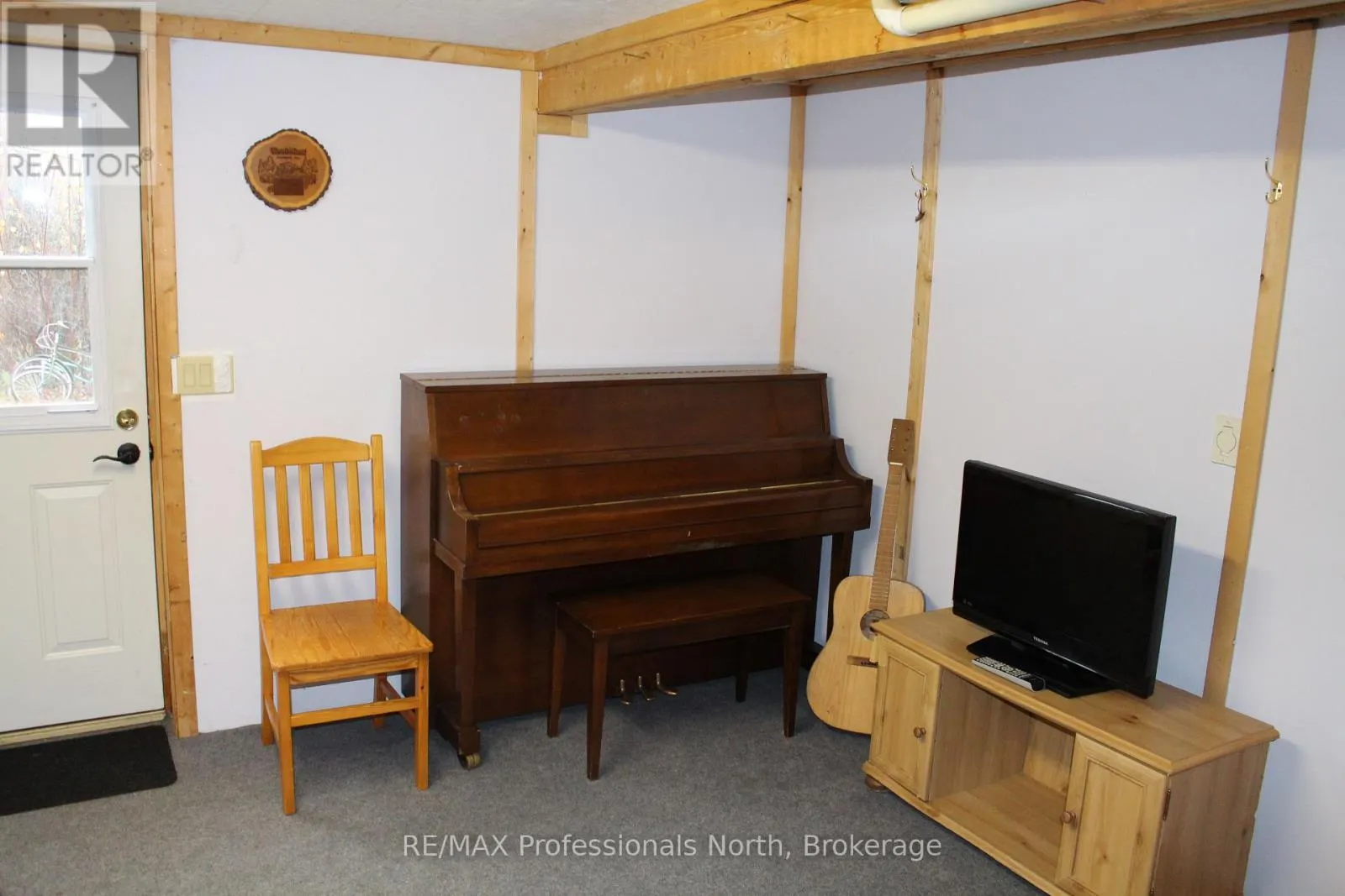 1121 OLD DONALD ROAD N