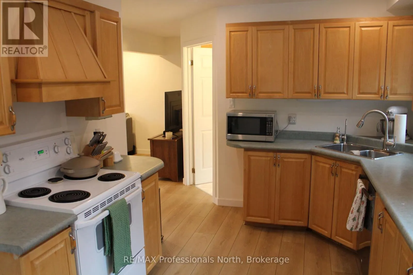 1121 OLD DONALD ROAD N