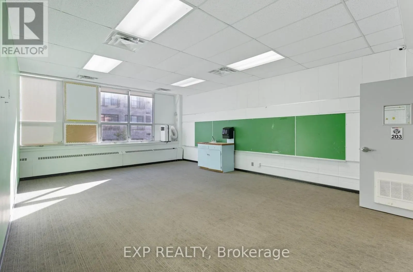 2ND & 3RD FLOOR - 641 SLADEN AVENUE