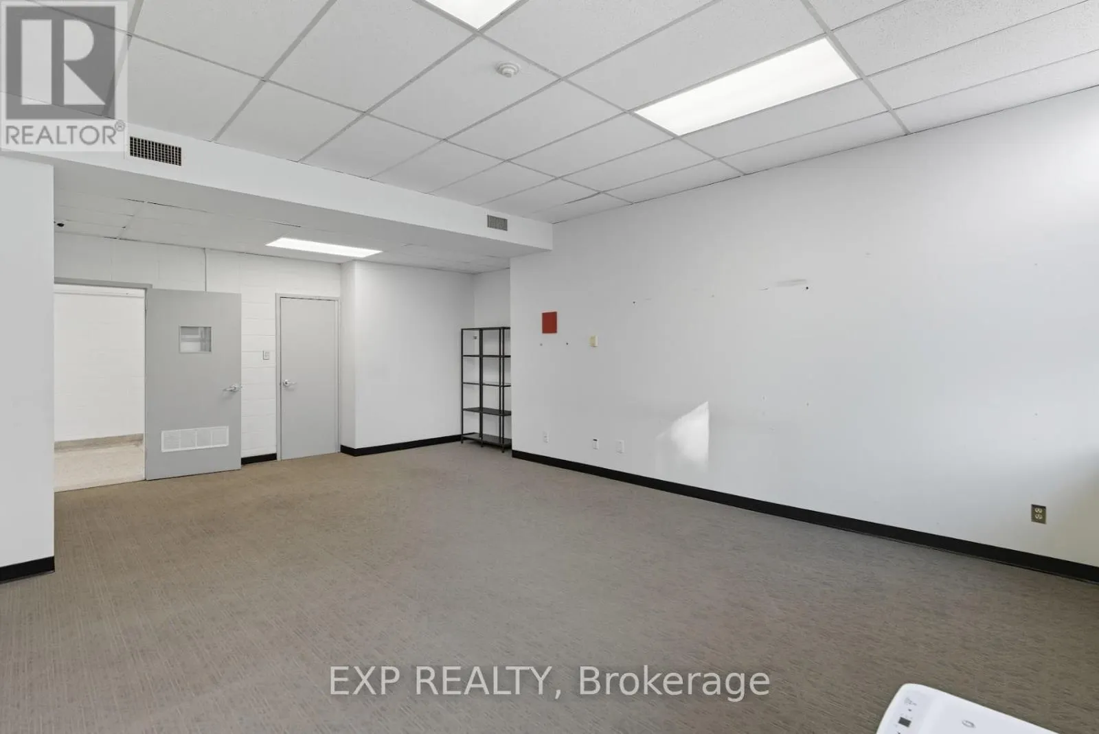 2ND & 3RD FLOOR - 641 SLADEN AVENUE