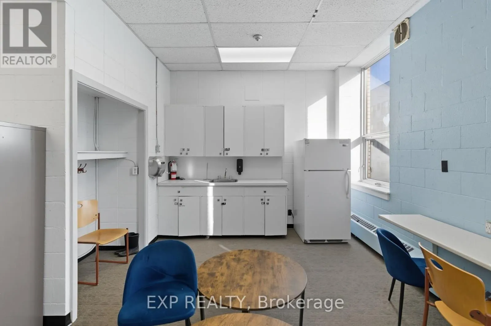 2ND & 3RD FLOOR - 641 SLADEN AVENUE