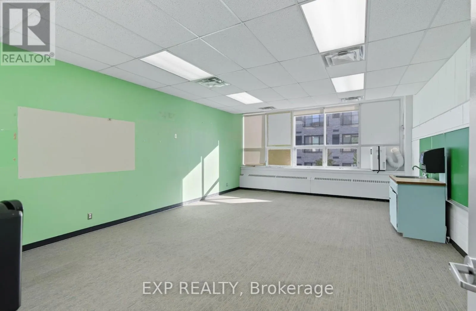 2ND & 3RD FLOOR - 641 SLADEN AVENUE