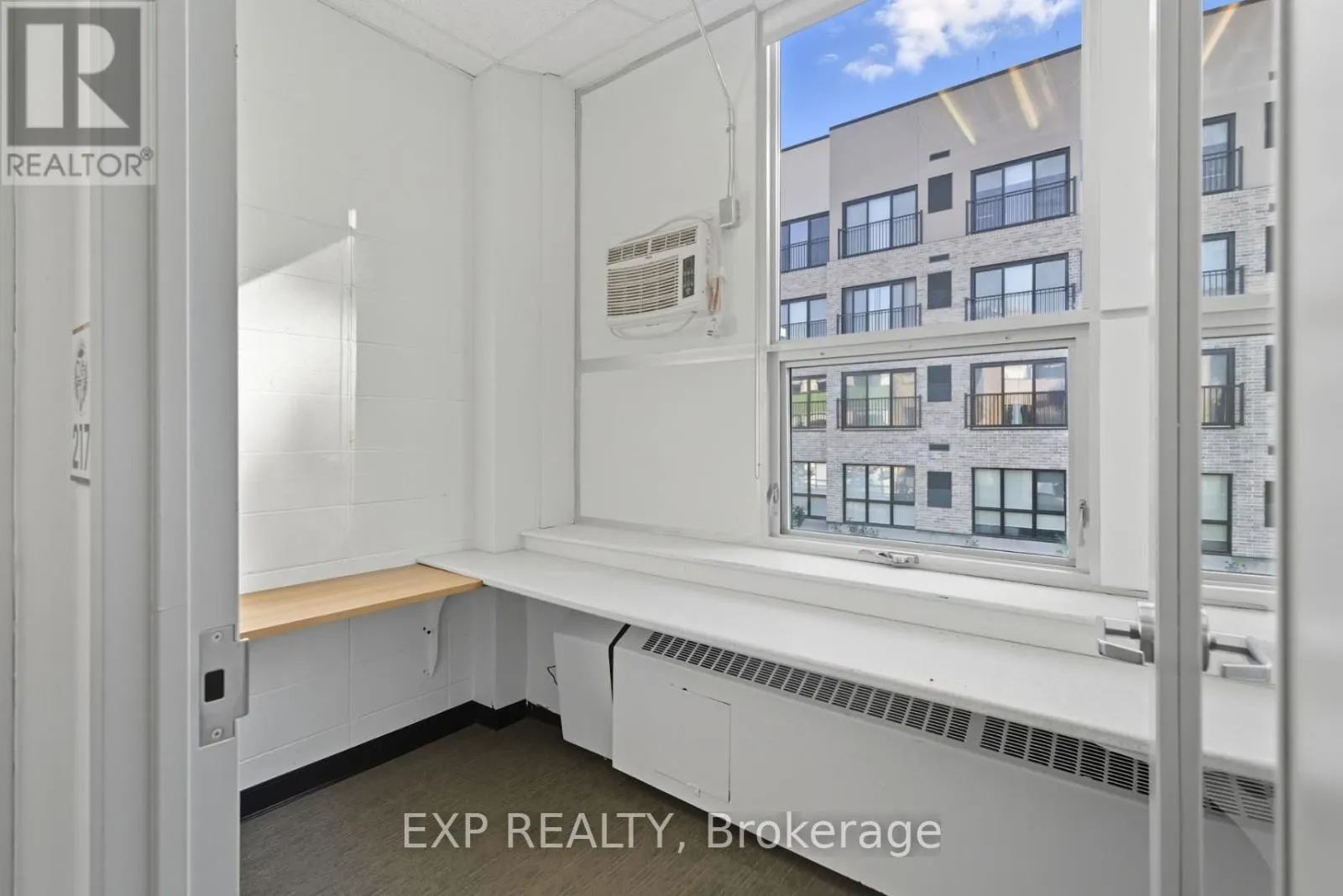 2ND & 3RD FLOOR - 641 SLADEN AVENUE