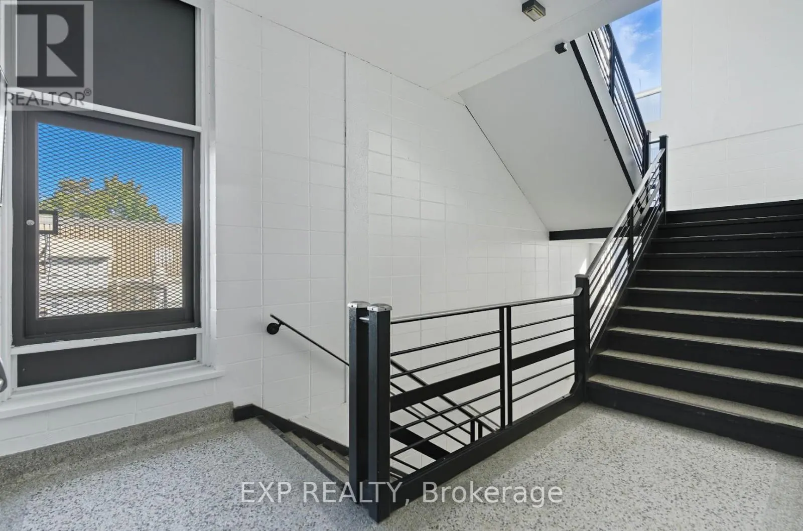 2ND & 3RD FLOOR - 641 SLADEN AVENUE