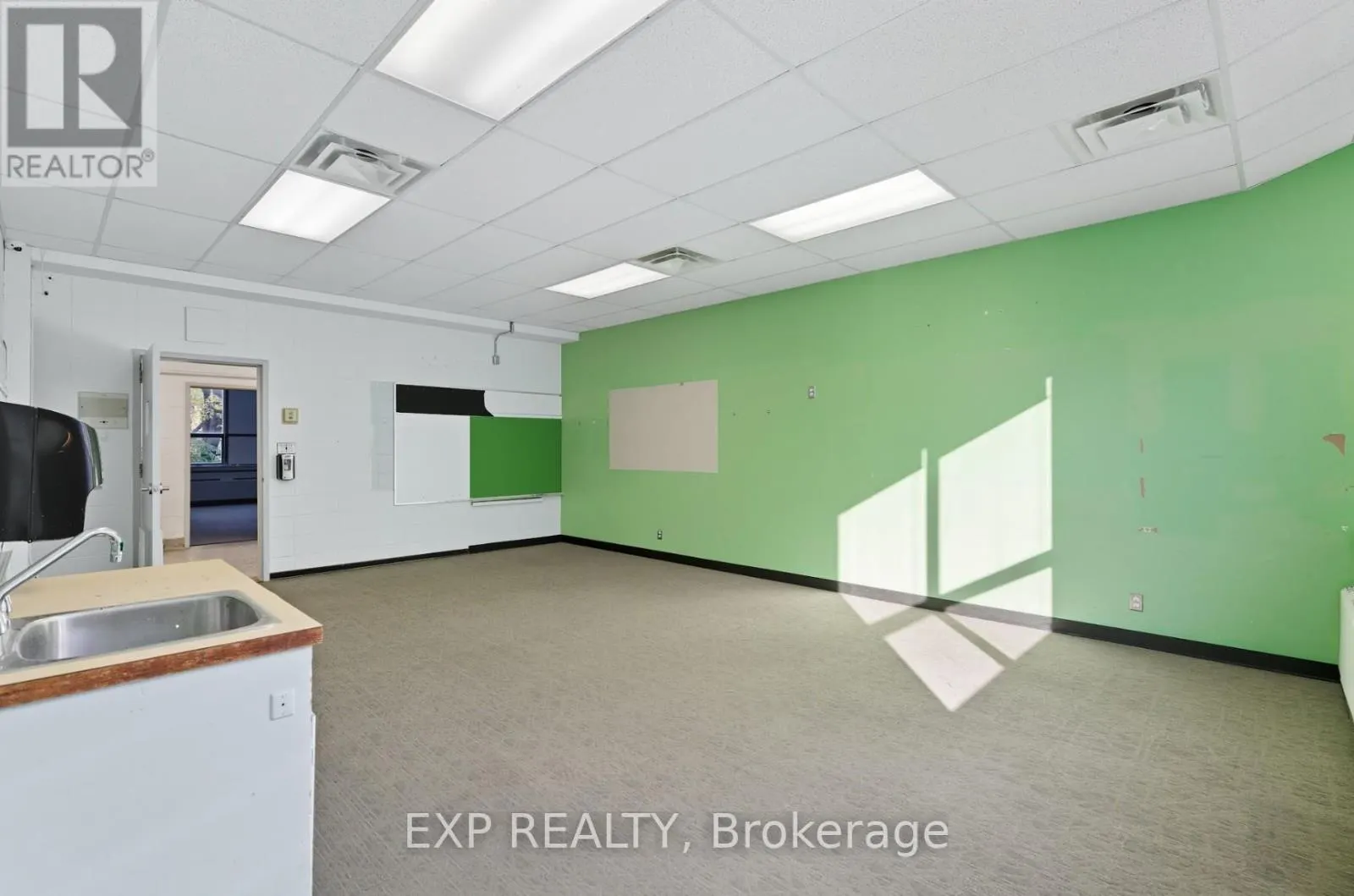 2ND & 3RD FLOOR - 641 SLADEN AVENUE