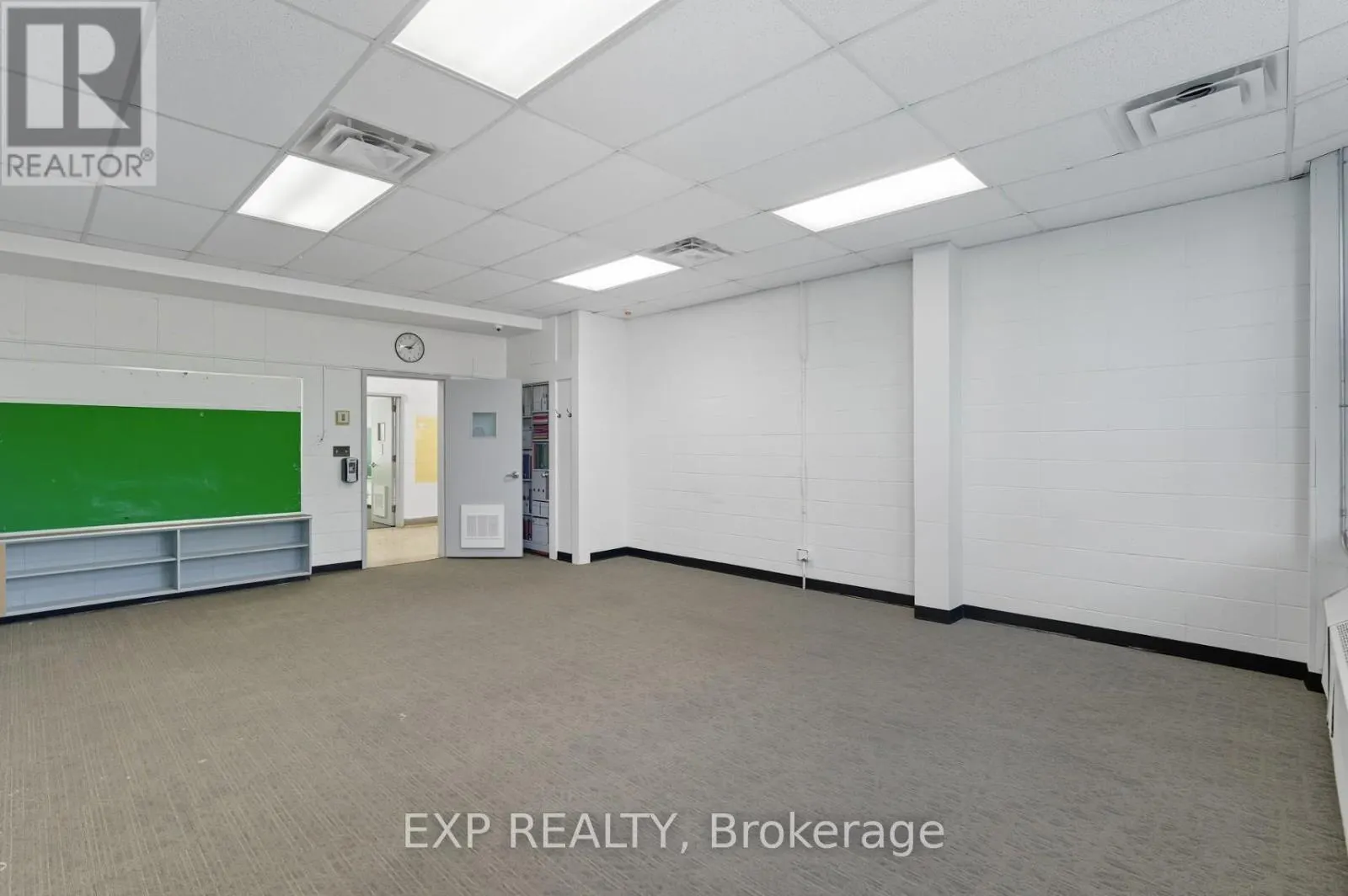 2ND & 3RD FLOOR - 641 SLADEN AVENUE