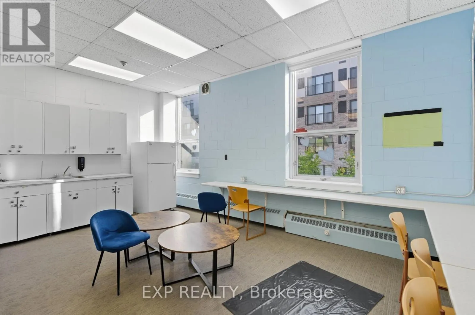 2ND & 3RD FLOOR - 641 SLADEN AVENUE