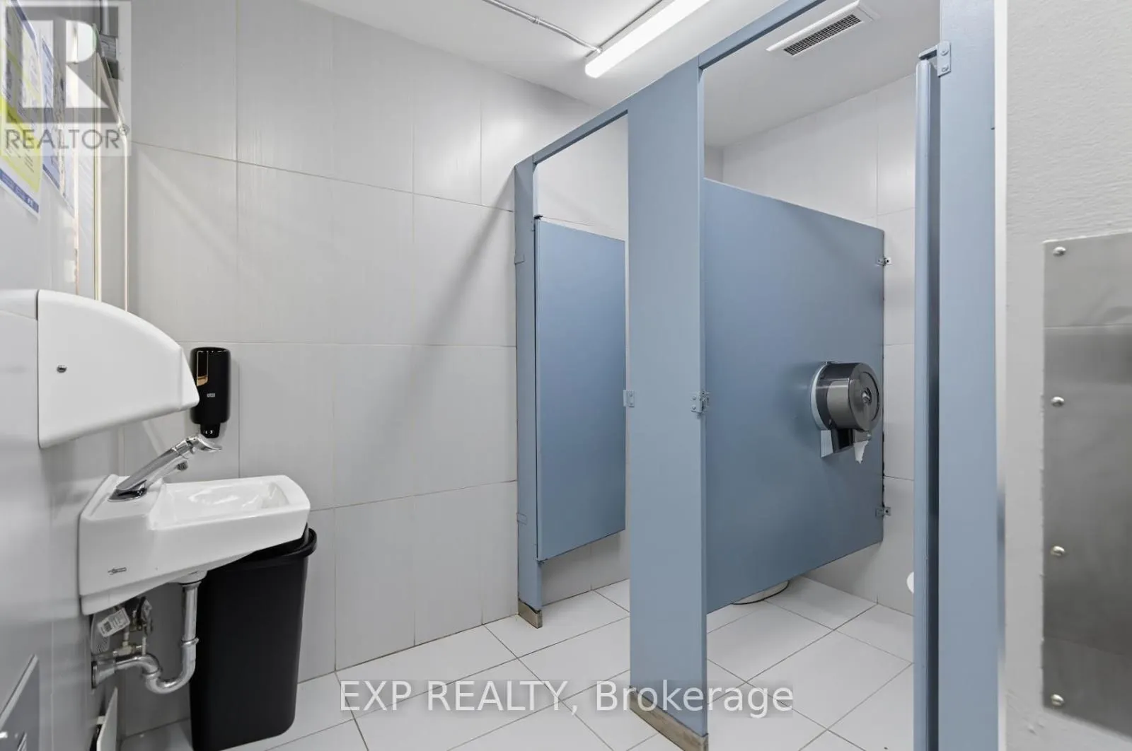 2ND & 3RD FLOOR - 641 SLADEN AVENUE