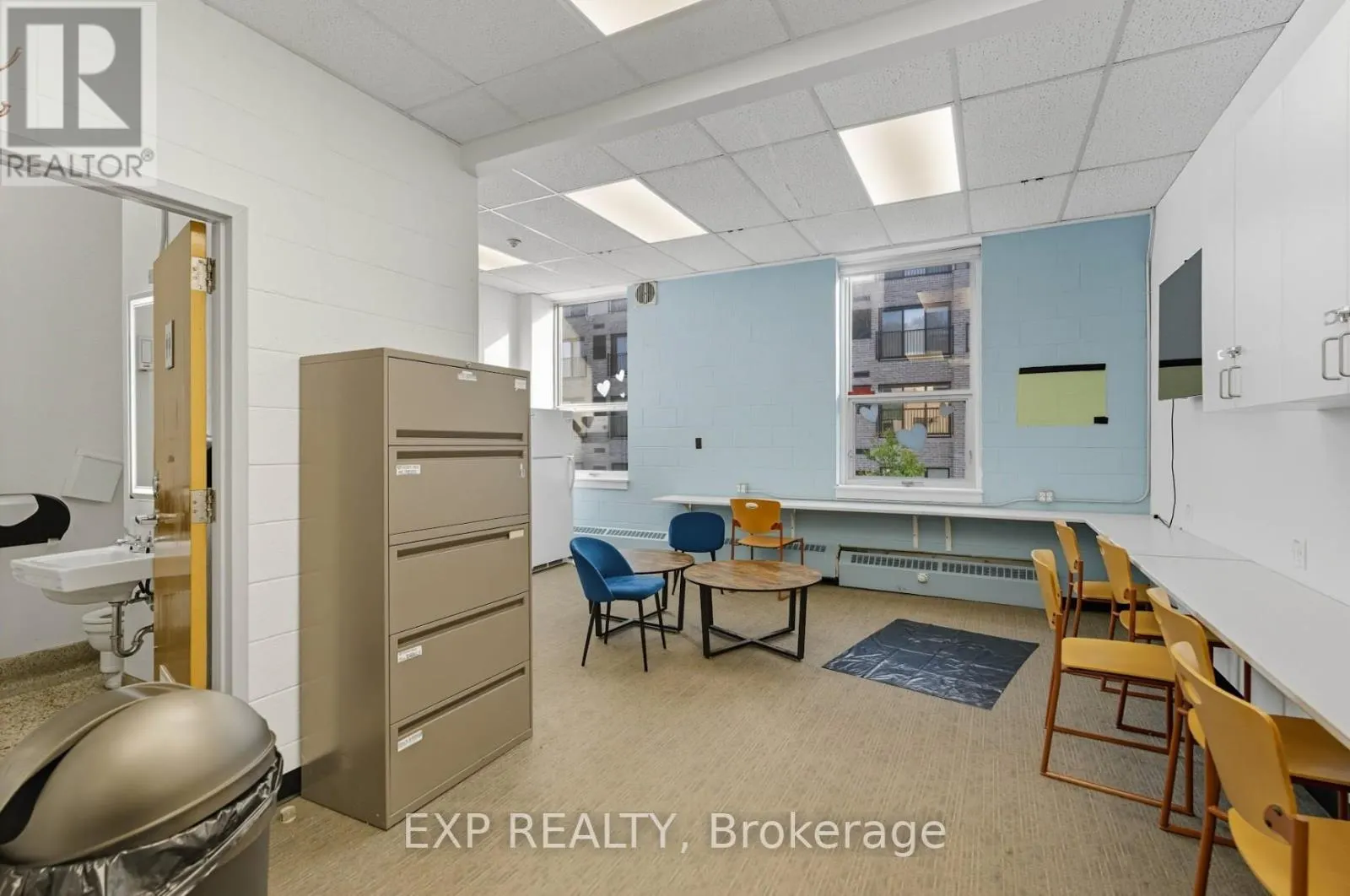 2ND & 3RD FLOOR - 641 SLADEN AVENUE