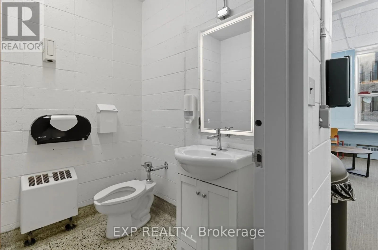 2ND & 3RD FLOOR - 641 SLADEN AVENUE