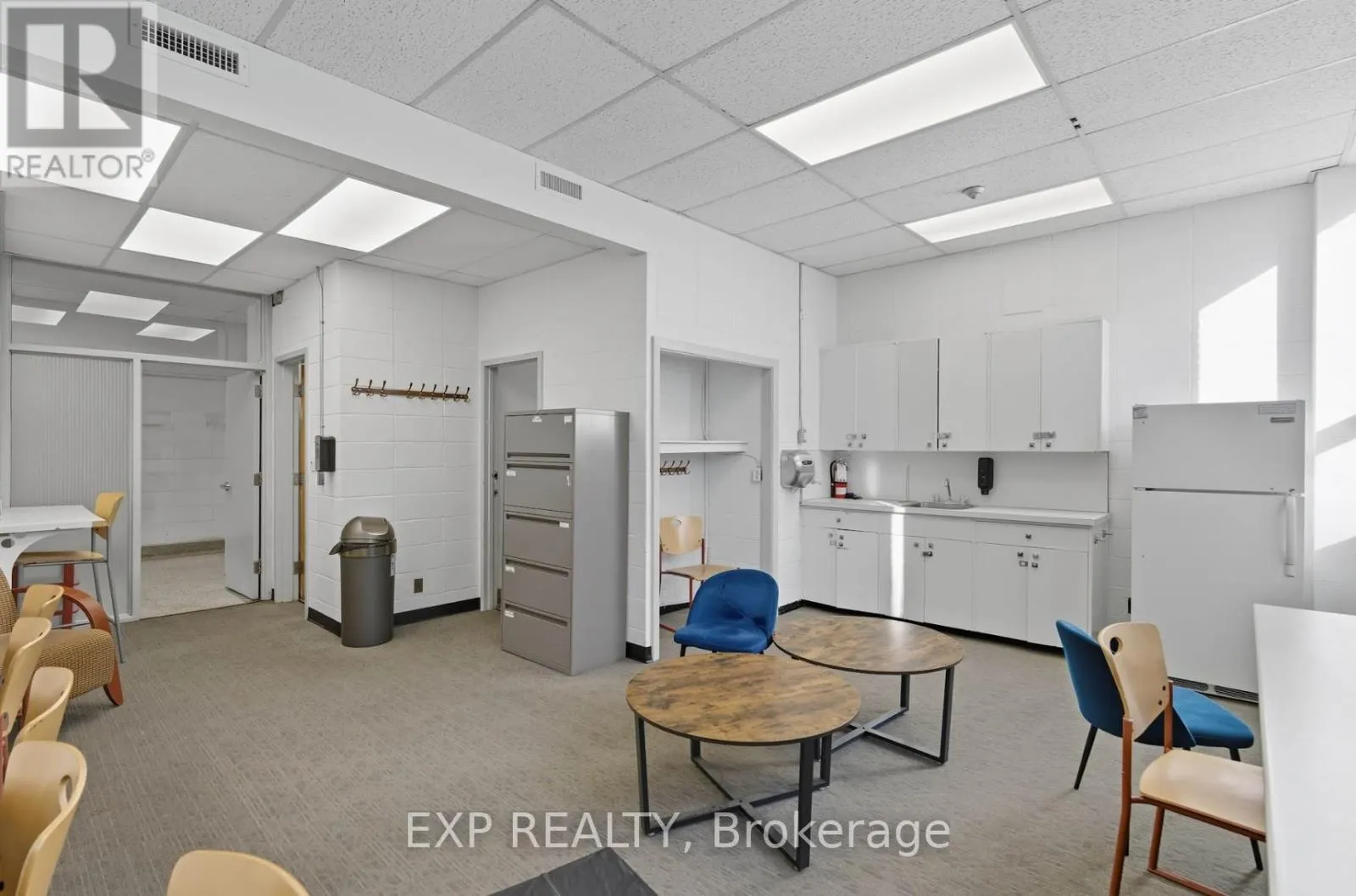 2ND & 3RD FLOOR - 641 SLADEN AVENUE