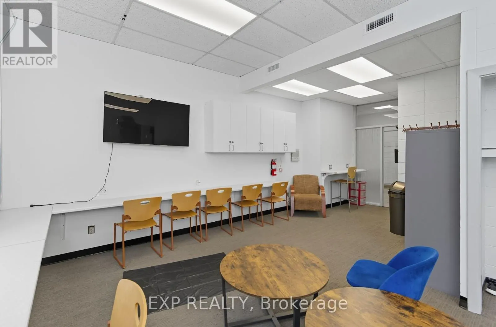 2ND & 3RD FLOOR - 641 SLADEN AVENUE