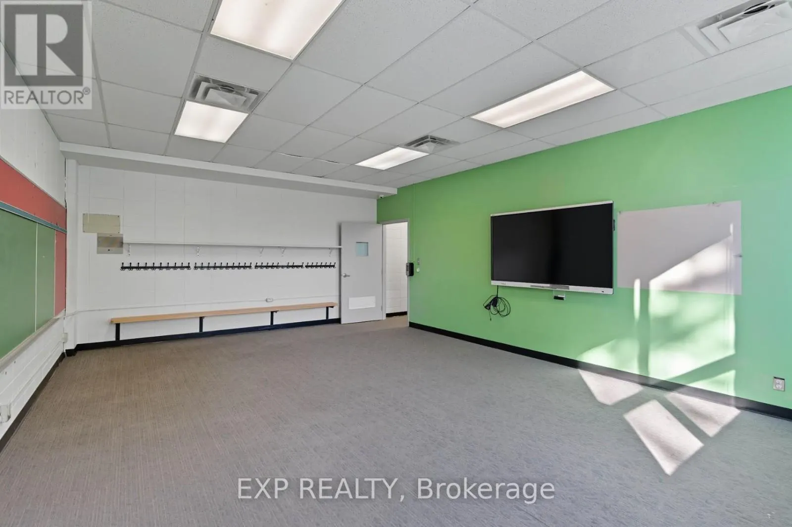 2ND & 3RD FLOOR - 641 SLADEN AVENUE