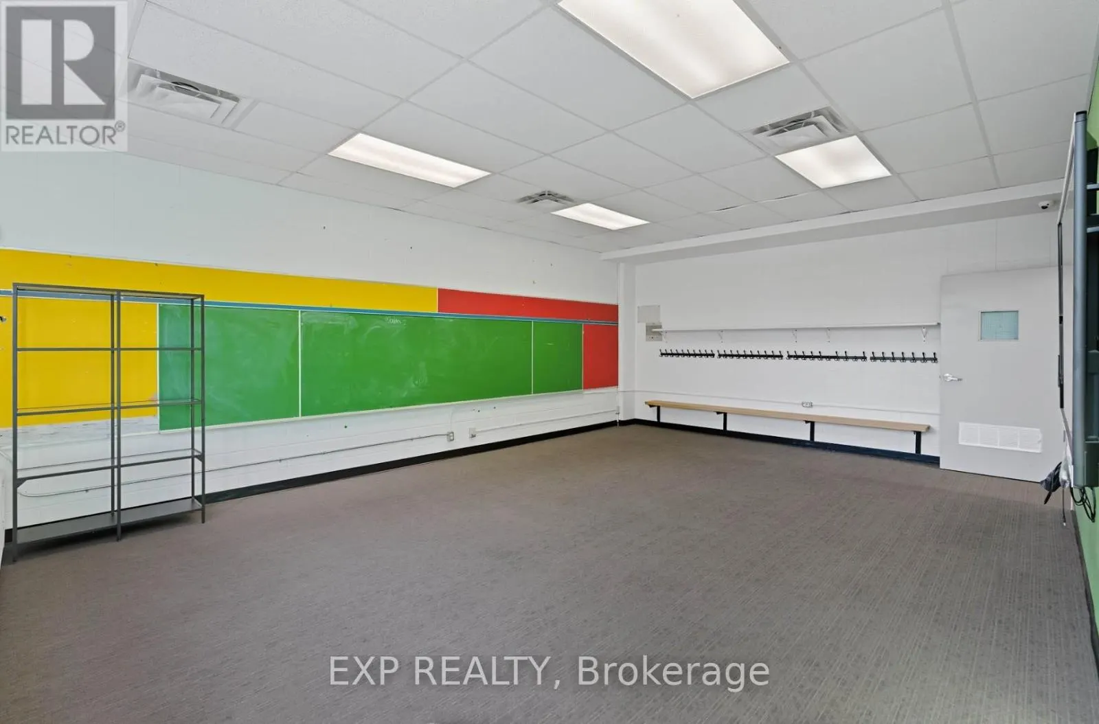 2ND & 3RD FLOOR - 641 SLADEN AVENUE