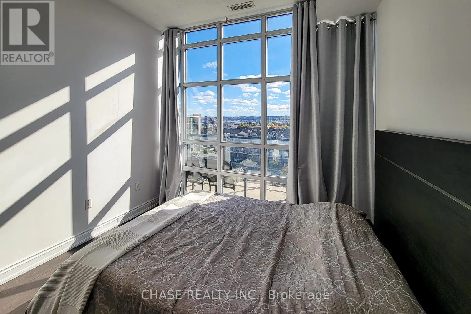 638 - 125 SHOREVIEW PLACE