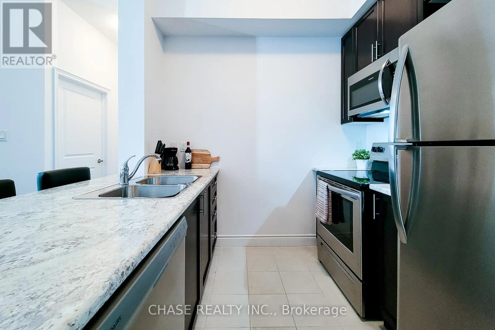 638 - 125 SHOREVIEW PLACE