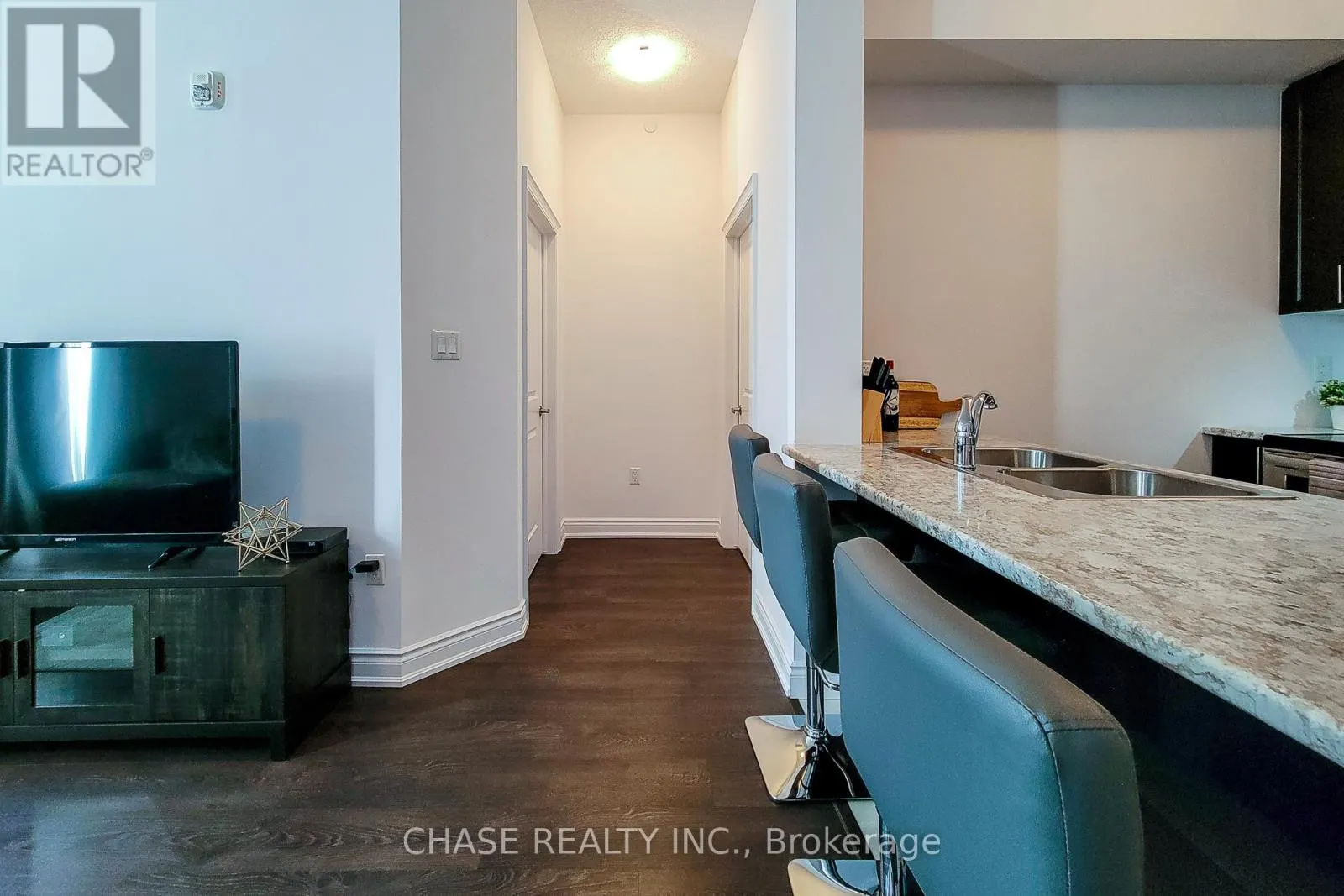 638 - 125 SHOREVIEW PLACE