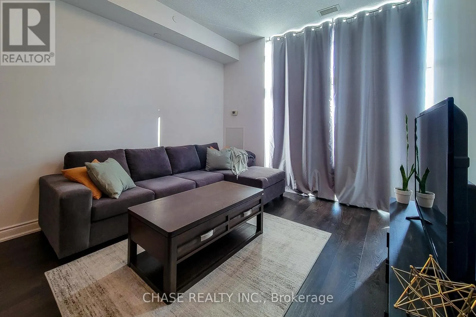 638 - 125 SHOREVIEW PLACE