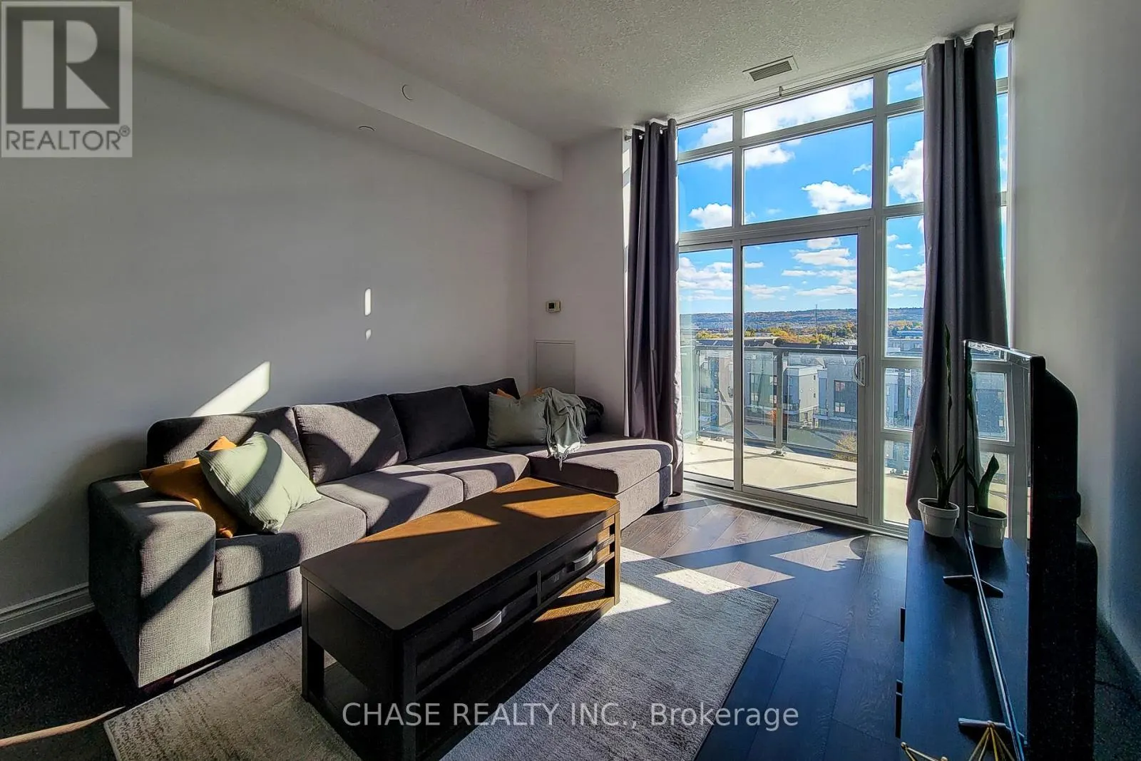 638 - 125 SHOREVIEW PLACE