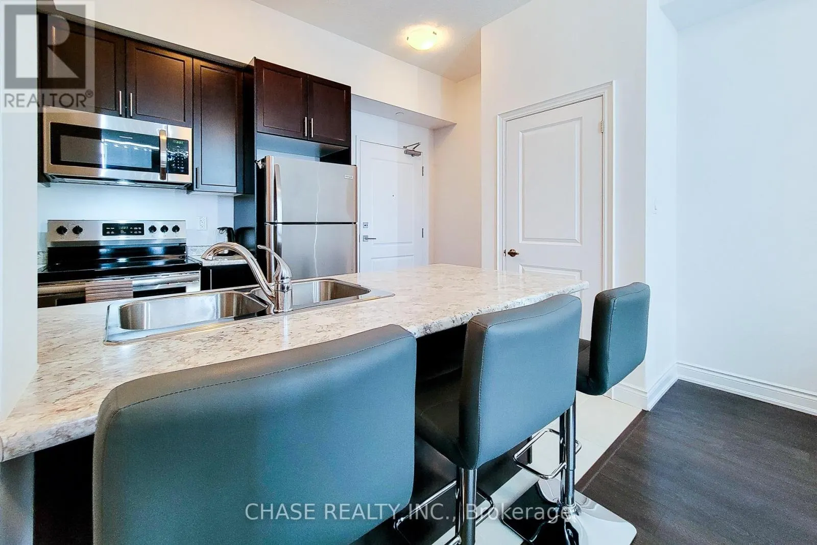 638 - 125 SHOREVIEW PLACE