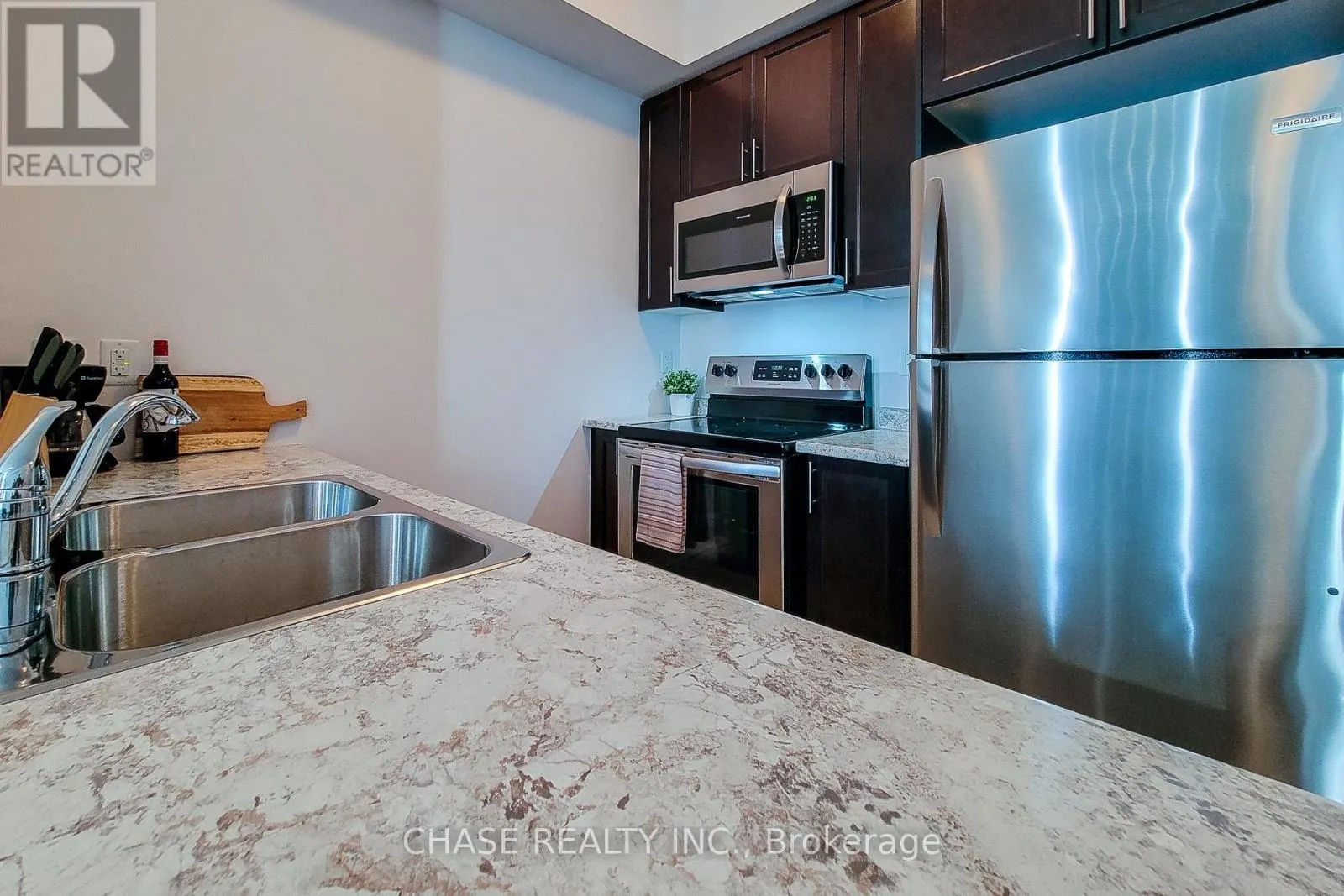 638 - 125 SHOREVIEW PLACE