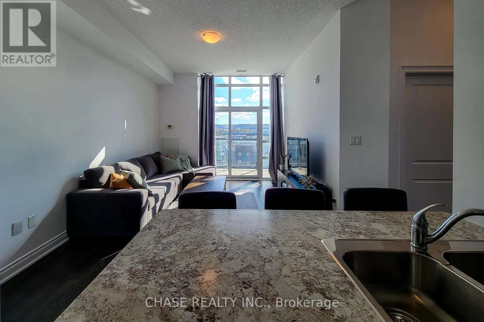 638 - 125 SHOREVIEW PLACE