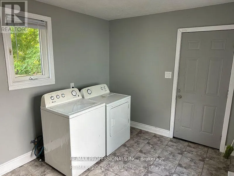 UPPER - 167.5 GROSVENOR AVENUE N