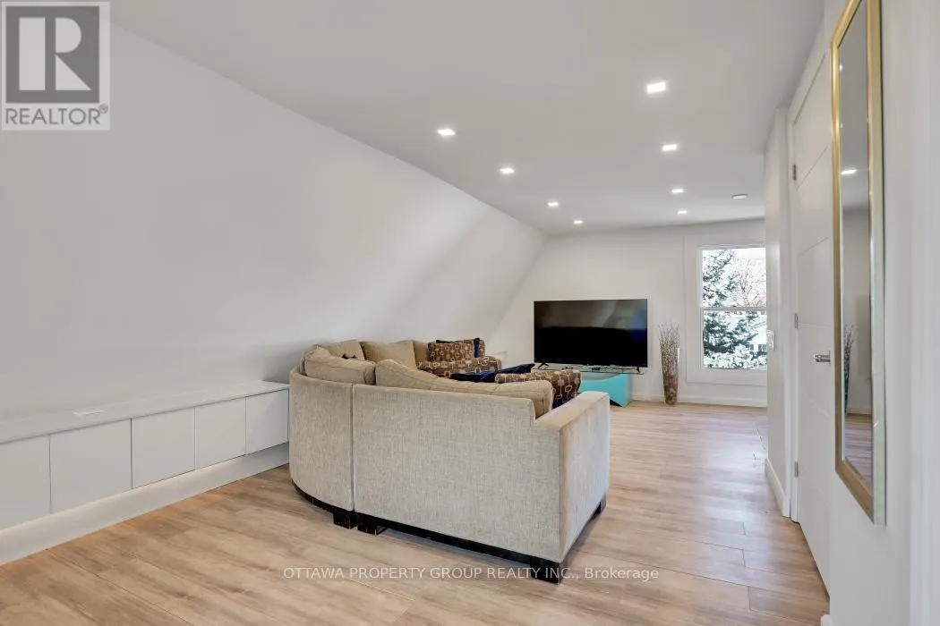 C - 149 CONCORD STREET W