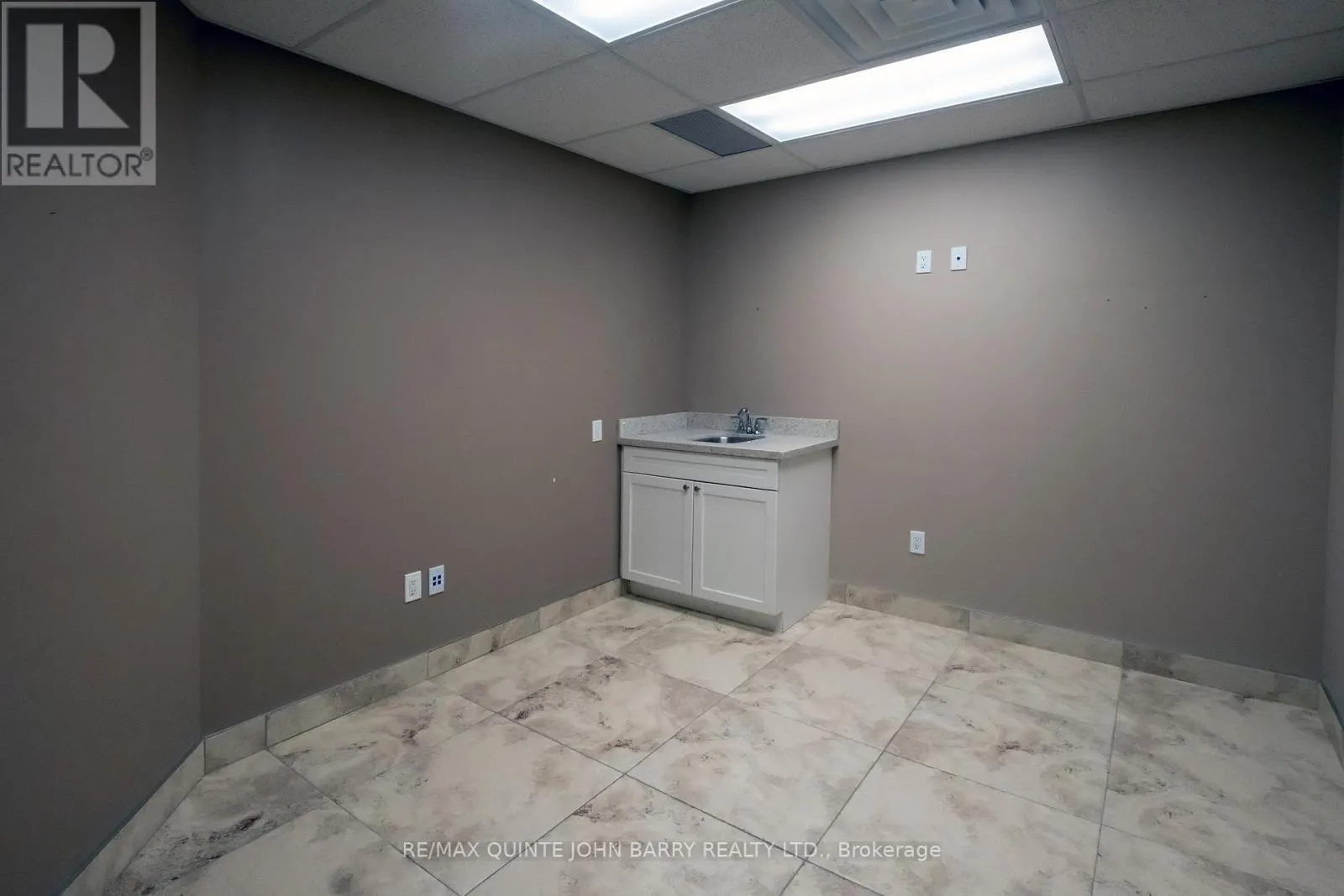 201 - 30 KING STREET, #201