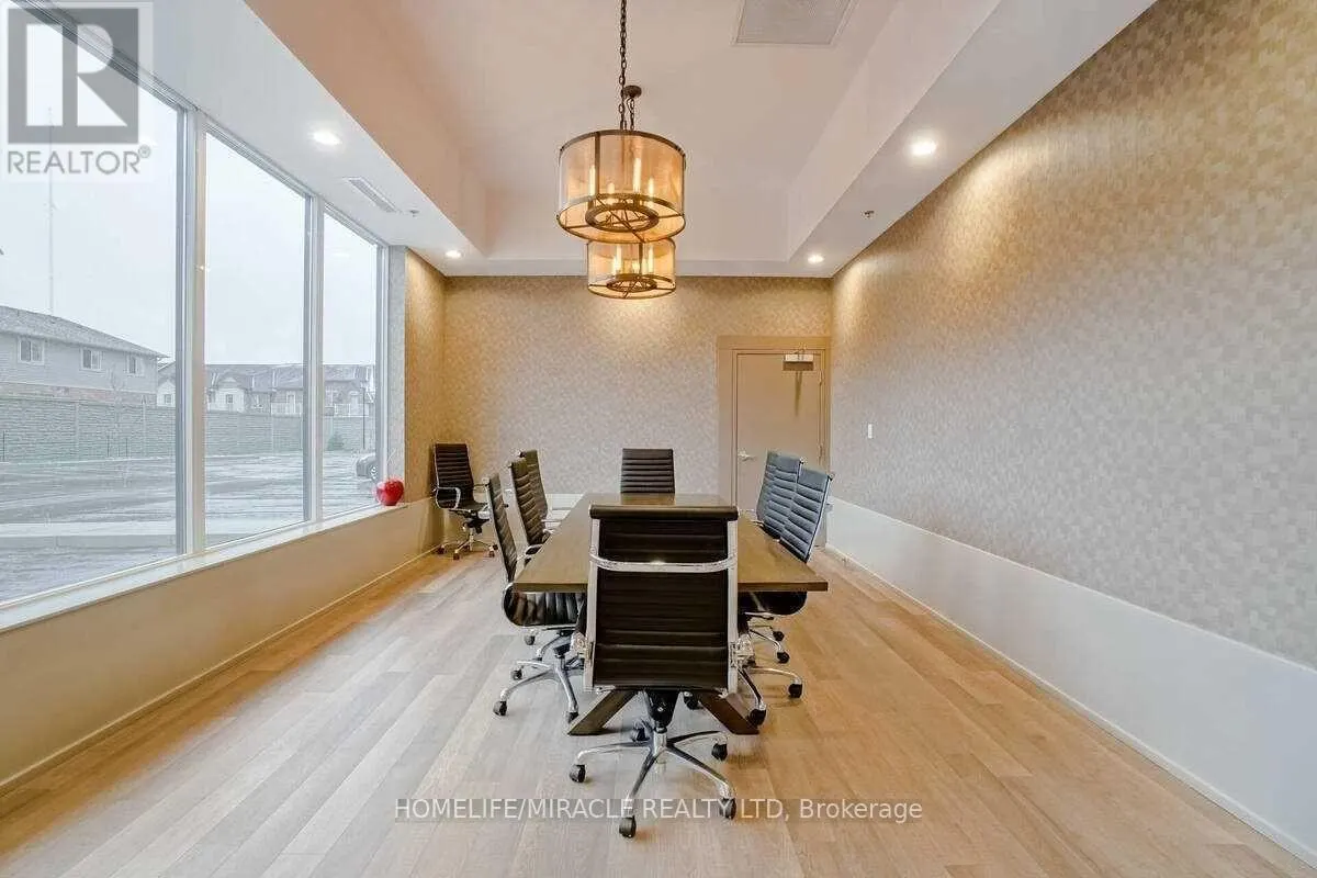 602 - 560 NORTH SERVICE ROAD