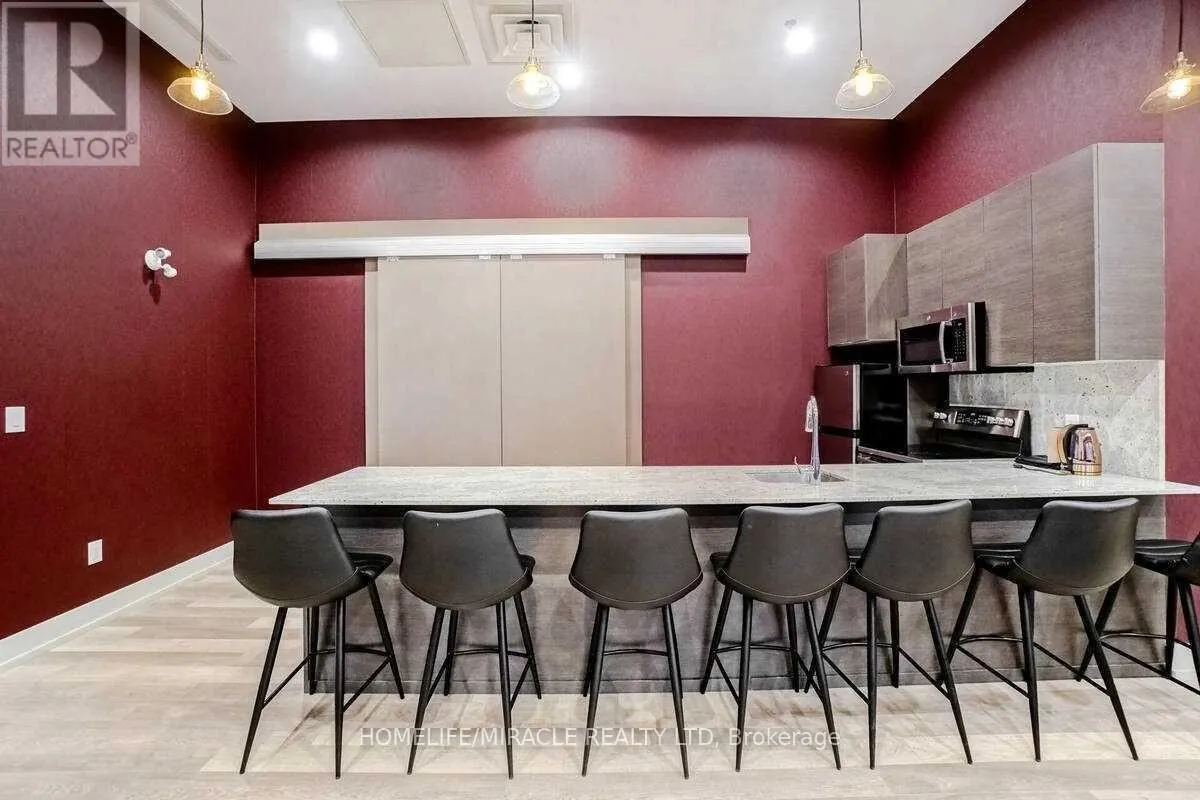 602 - 560 NORTH SERVICE ROAD