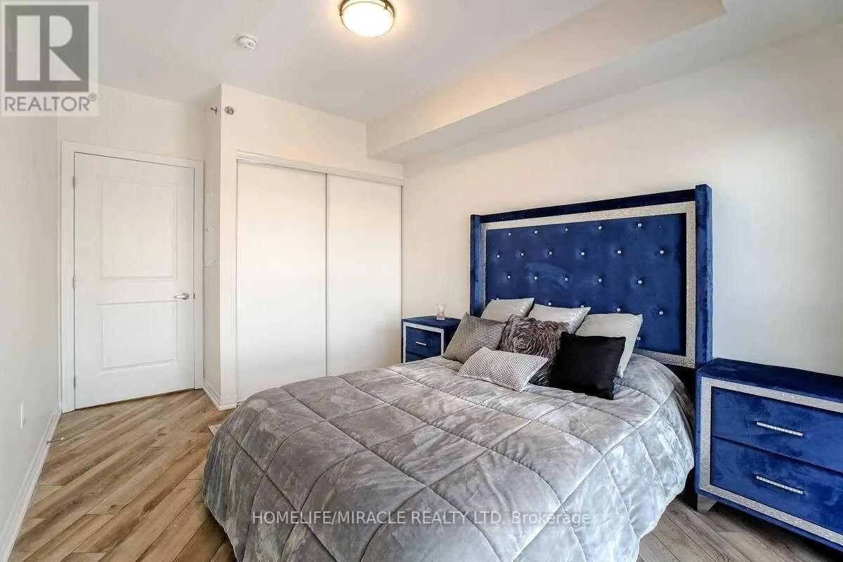 602 - 560 NORTH SERVICE ROAD