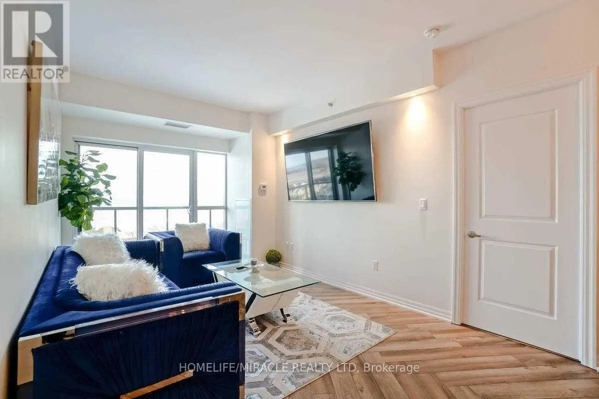 602 - 560 NORTH SERVICE ROAD