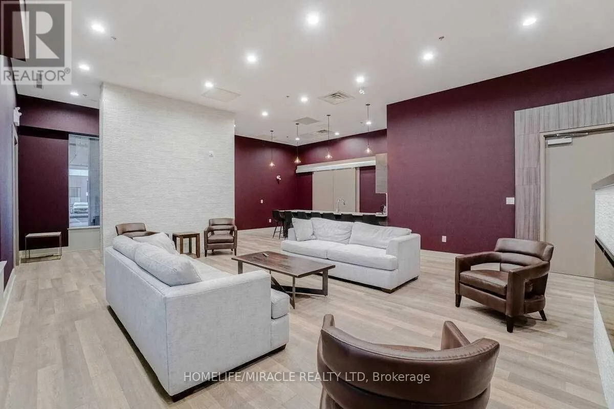 602 - 560 NORTH SERVICE ROAD